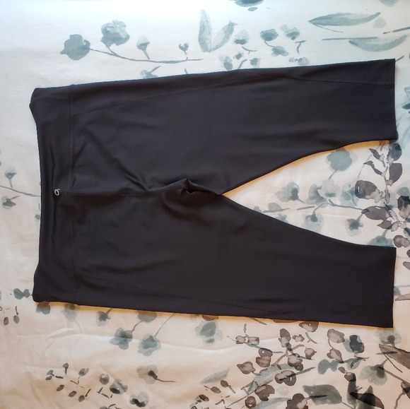 GapFit Eclipse Capri Leggings - Size XL - Picture 2 of 3